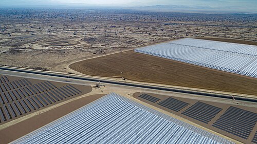 サウス ベルリッジ フィールドの太陽光発電フィールドの提案のレンダリング