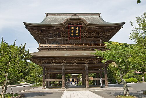 二重門。二重屋根に注目。
