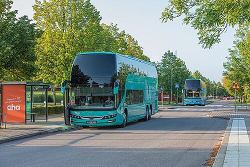 ヴァラキャンパス発着のキャンパスバス（ヴァラキャンパス、USキャンパス、ノールショッピングキャンパスを結びます）。