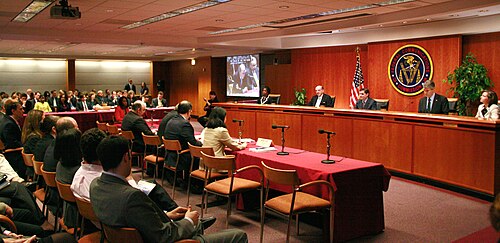 FCC の公開会議。