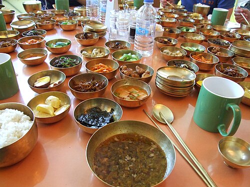 開城のレストランで昼食