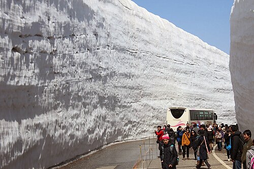 立山黒部アルペンルートの雪の壁（富山）