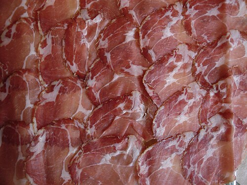 コッパ・スペシャリテ・コルス（コルシカ島産）：風味と柔らかさを保つには、白身の脂肪のバランスが重要です。