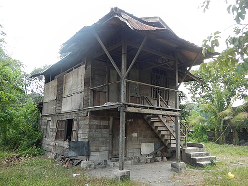 まだ修復されていない歴史的建造物