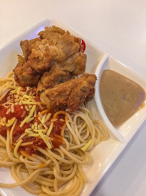 フィリピンで販売されているスパゲッティとグレービーソース