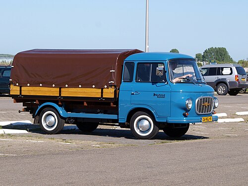 1981年式B1000ピックアップトラック（追加防水シート付き）