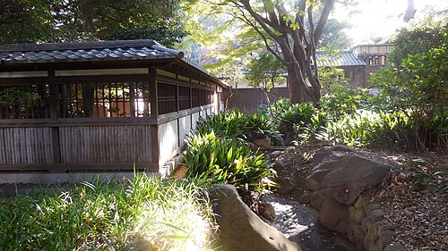 和風庭園別館、庭園堀。