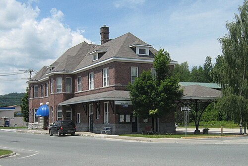 かつてのグランド・トランク鉄道駅は現在、銀行の支店とオフィスになっています。