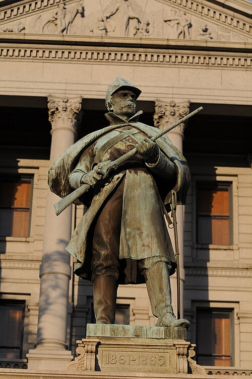 南北戦争記念碑（1909年）、コロラド州議会議事堂、デンバー、ジョン・D・ハウランド大尉の像。