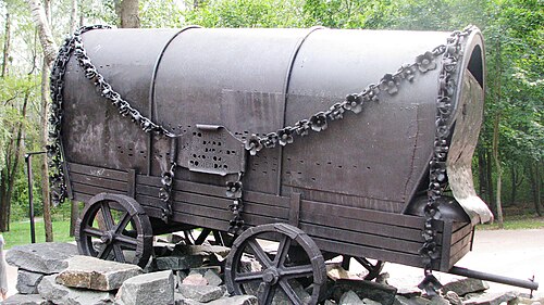 処刑されたロマ人のための記念碑「ジプシーの馬車」（2016 年）
