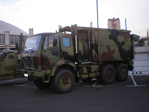 M-85 ジラファ (キリン) 移動式レーダー