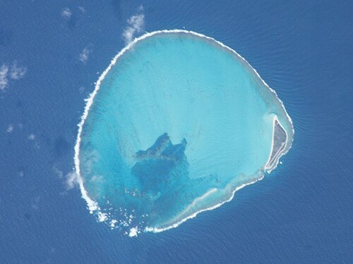 NASAの宇宙飛行士が撮影したクレ環礁の写真（2004年2月22日）