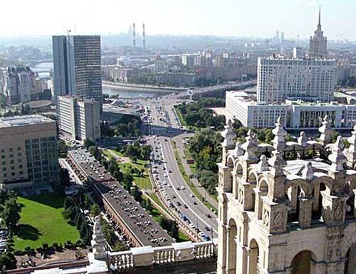 プレスネンスキー地区の南部の眺め。右側にロシアのホワイトハウスが見える。