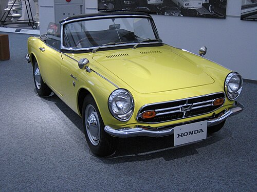 茂木のホンダコレクションホールに展示されたホンダS800ロードスター
