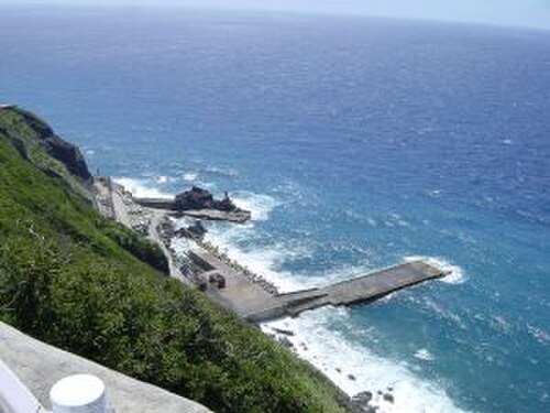 サンポ港は、島で唯一の港である。