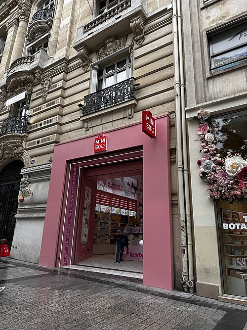 MINISO、シャンゼリゼ店