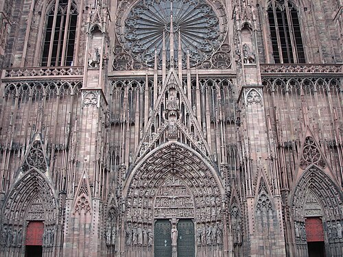 ストラスブール大聖堂（1225～1439年）の西側ファサードの詳細。フランス語ではまだ「調和のとれたファサード」であり、「レイヨナン」ではない。