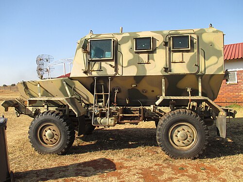 SAMIL 20 シャーシをベースにした Rhino APC