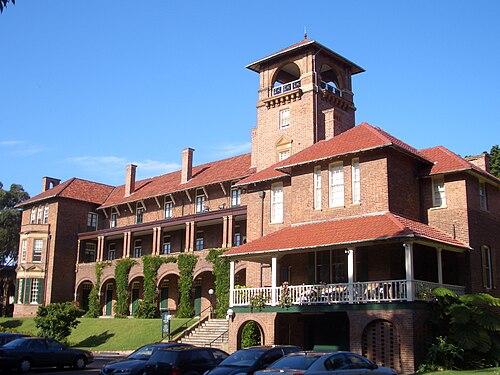 女子大学