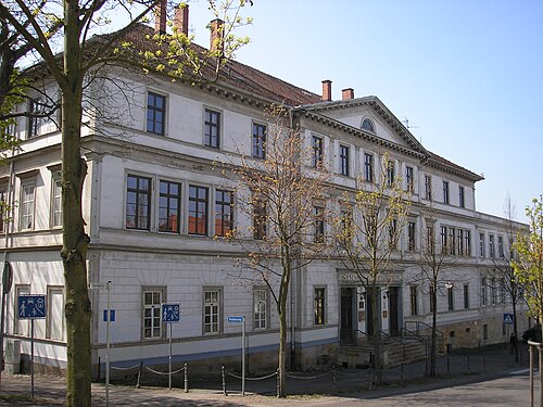 エルネスティウム学校