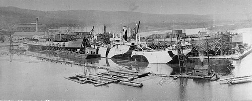 1919年のマクドゥーガル・ダルース造船所、川から
