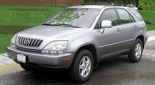 SUV のフロントクォータービュー。