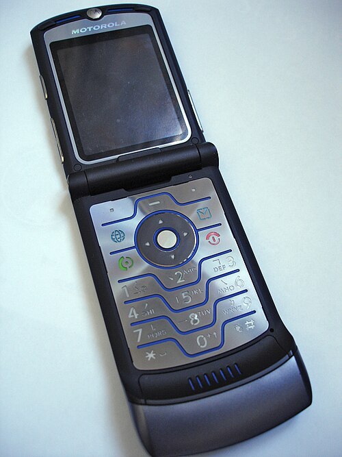 2004年に発売されたモトローラ・レーザーは、世界で最も売れた折りたたみ式携帯電話でした。