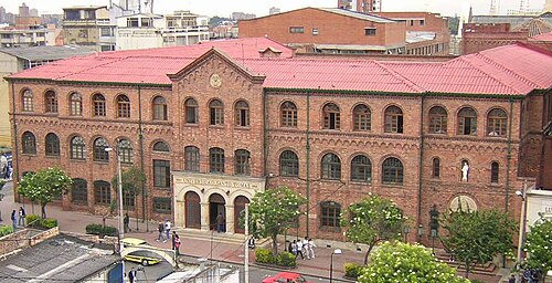 聖トマス・アクィナス大学のメイン回廊