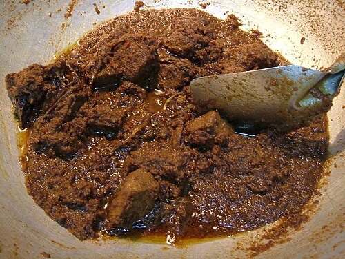 最後にはココナッツミルクはほぼ完全に蒸発し、肉は黒ずんでしまいます。