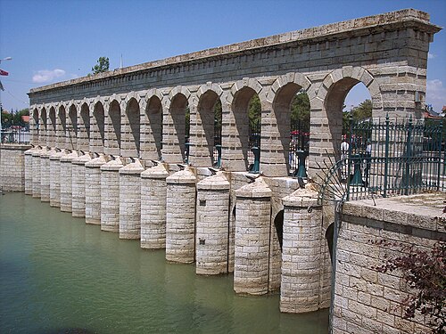 タシュキョプル (「石の橋」)、ベイシェヒルの歴史的な調整ダムと橋