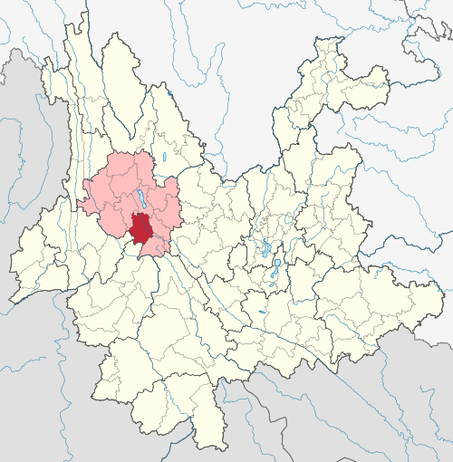 大理県（ピンク）と雲南省の威山県（赤）の位置