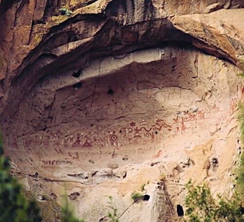 バンデリア山脈奥地にある、古代プエブロ人の岩絵が残るペインテッド・ケイブ