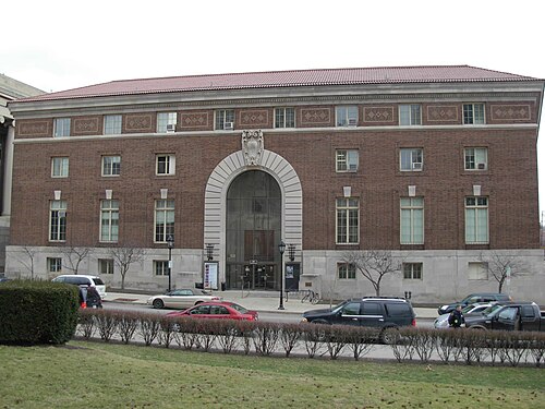 かつてのYMHAは、現在はピッツバーグ大学のベルフィールドホールとなっている。