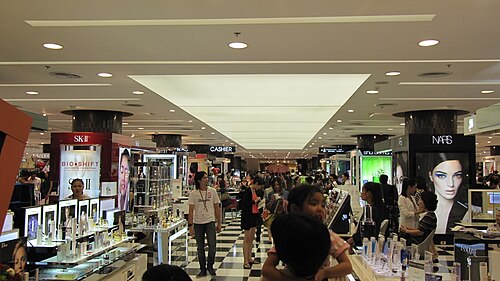 化粧品売り場、ラプラオ支店。
