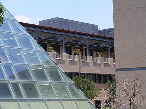 ラマー・ブルーニ・ベルガラ科学センター