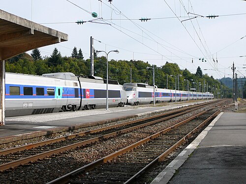 Lyria TGV Sud-Est は、オリジナルのグレーとブルーの TGV 塗装が施されています。赤い帯と Lyria のロゴにご注目ください。