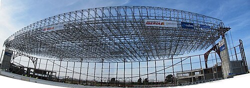 イベリア航空向け格納庫建設中（XXLサイズ、スパン150m） バルセロナ空港、スペイン