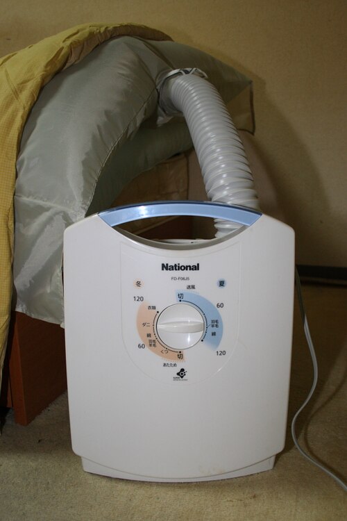 電気布団乾燥機は布団をその場で干す