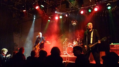 2010年にドイツのデュッセルドルフでライブを行う999
