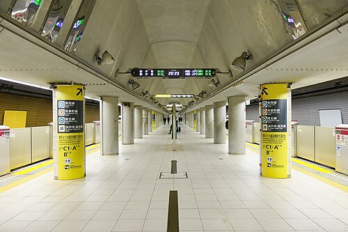 大江戸線ホーム、2022年