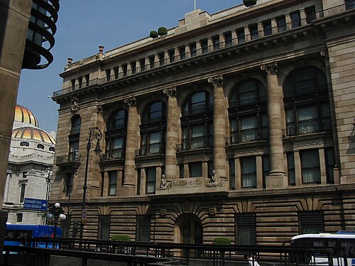 メキシコ銀行の本社。