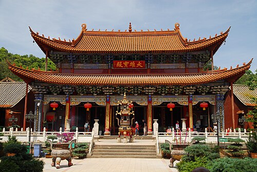 清朝後期（1644～1912年）中国雲南省昆明近くの瓊主寺の大雄宝典。 1883年から1890年にかけて再建されました。