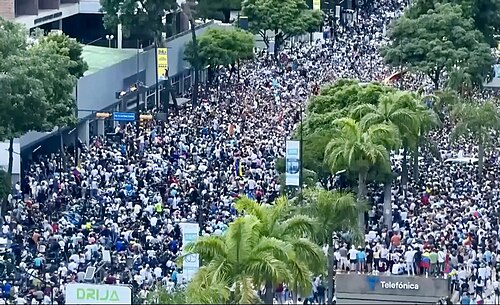 2024年8月3日、ベネズエラの首都カラカスで、2024年の大統領選挙結果に抗議するため、ベネズエラ国民が街頭に繰り出した。