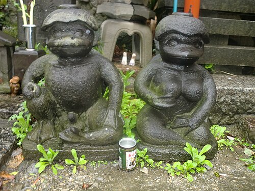東京浅草の崇源寺にある一対の雄と雌の河童像