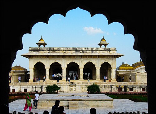インドのアグラ城にある多葉アーチ。1565年に建造された。ムガル建築の好例。