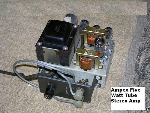 モデル970に搭載されていた5ワットのAmpex真空管ステレオアンプ