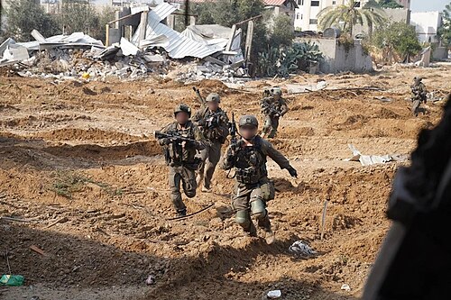 ガザ戦争中のハーンユーニスにおけるドゥヴデヴァン兵士