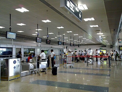 トリチ空港のチェックインカウンター