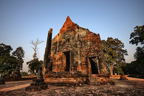 ワット・ポー・プラタップ・チャンは、ポー・プラタップ・チャン地区にある古代寺院で、後にアユタヤ王となったルアン・ソラサックの生誕地であると信じられています。