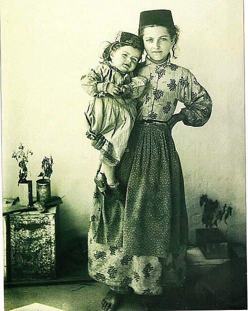 クリミア・タタール人の少女たち、革命前のロシアの写真集。